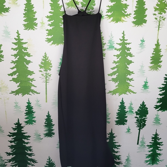 Windsor Ruffled Midi Black Dress - Picture 7 of 10